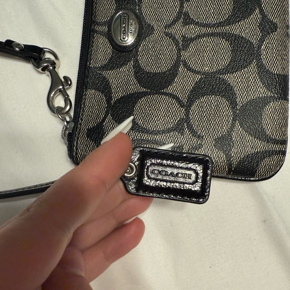COACH wristlet. Amazing condition and authentic. - Picture 2 of 4